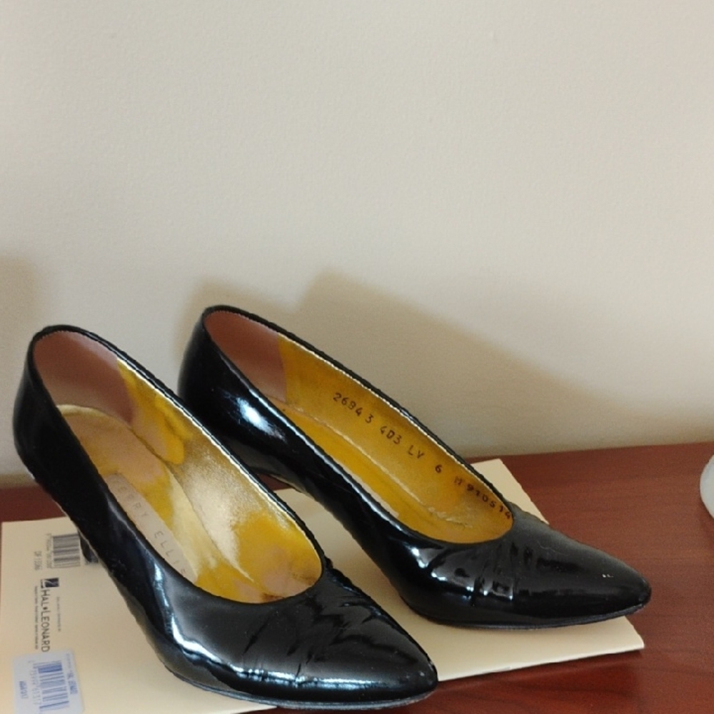 Perry Ellis Shiny Black Heels